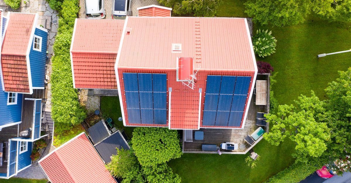 tak med solceller ovenfra