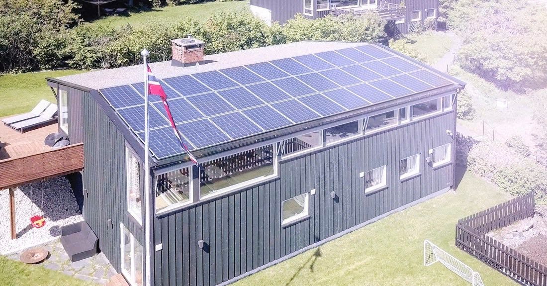 bolig med solceller på taket